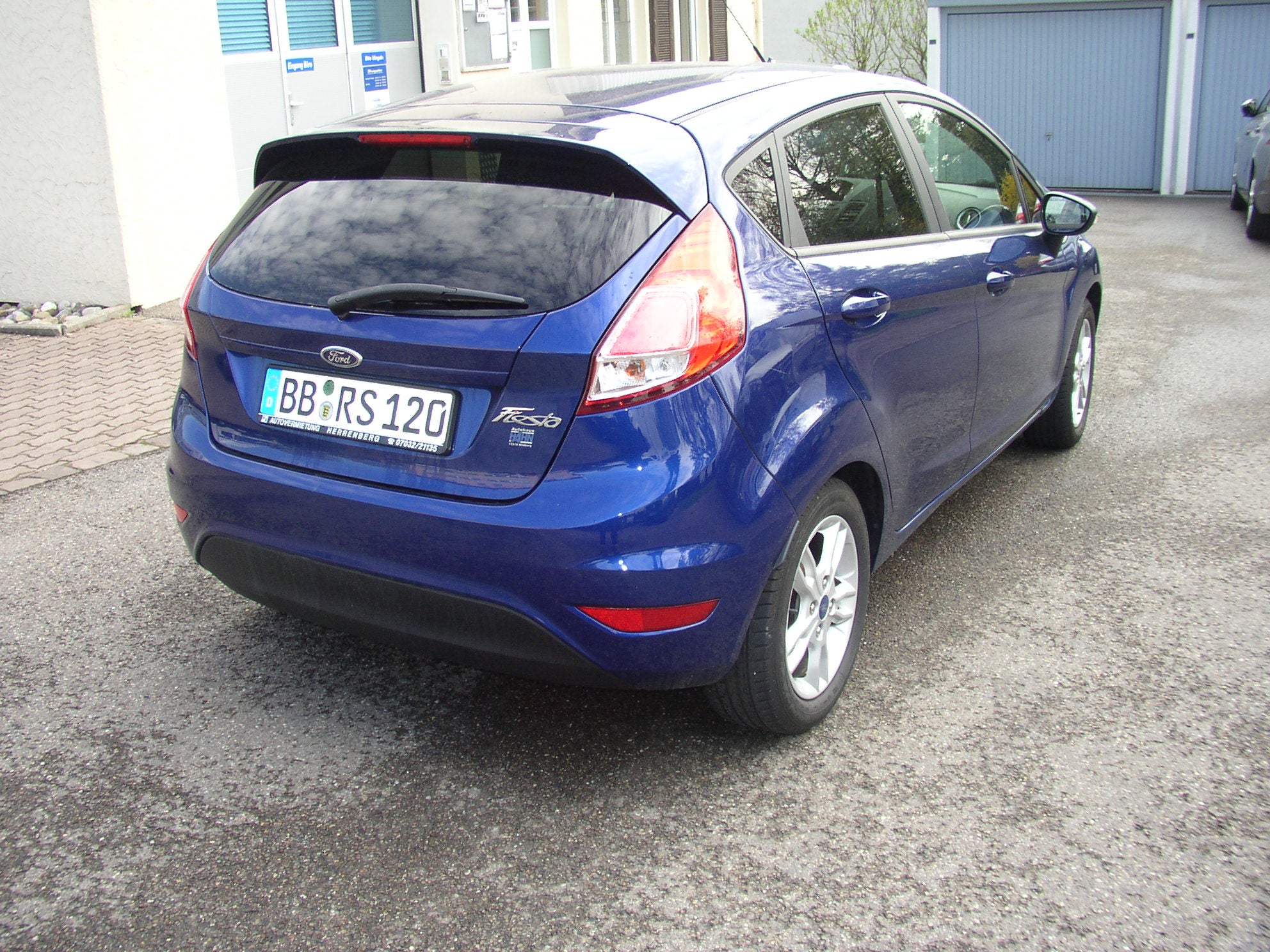 PKW Ford Fiesta mieten – 4-türig, kompakt & sparsam – 2