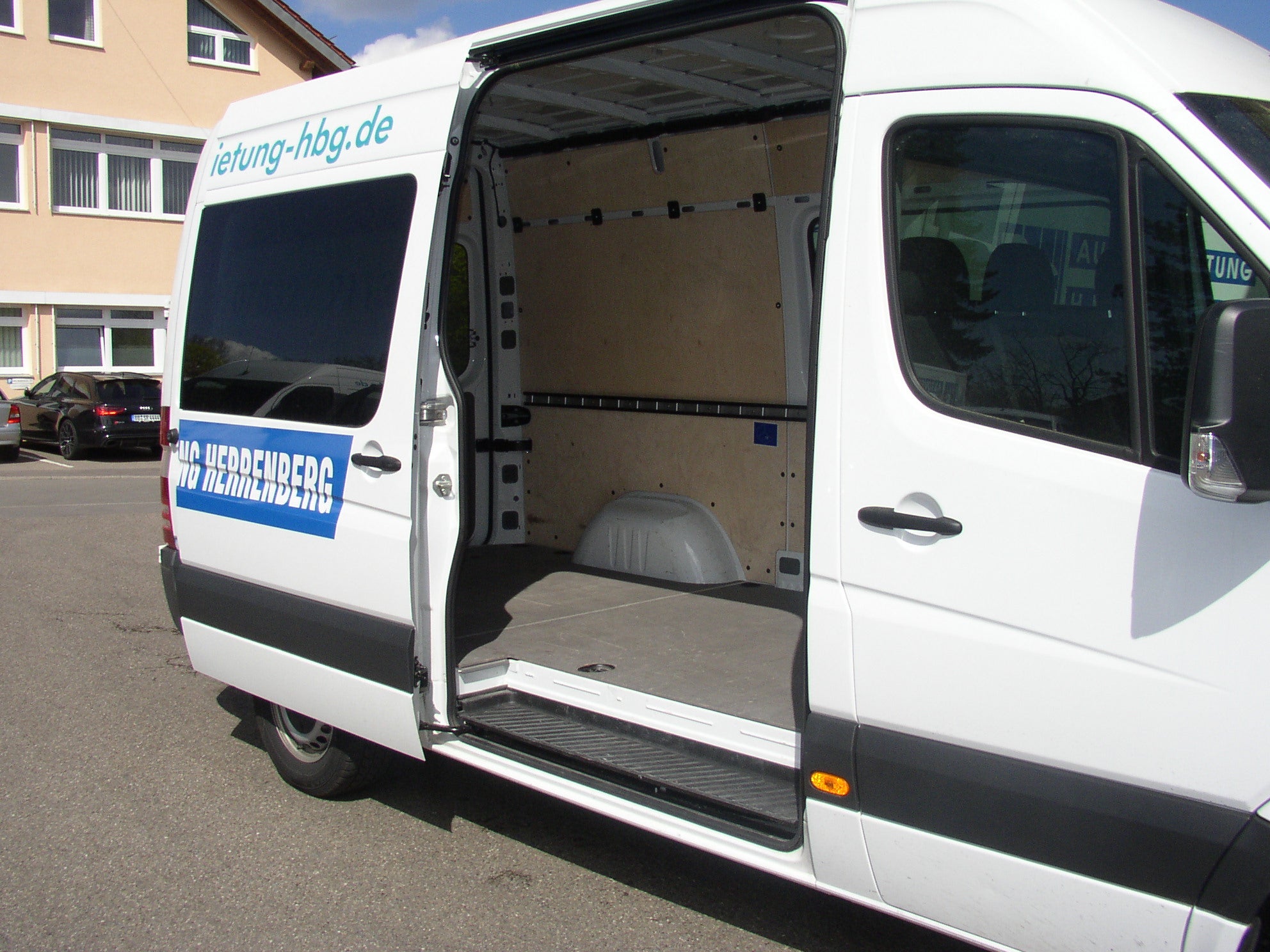 MB Sprinter Kastenwagen mieten – geräumiger Transporter – 3
