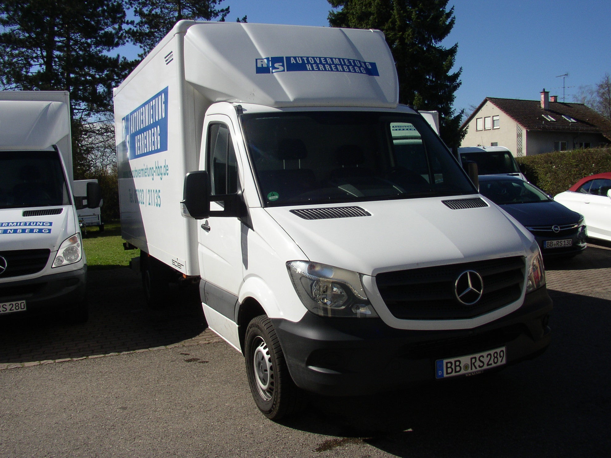 MB Sprinter mieten – Kofferaufbau mit Ladebordwand, 750 kg Nutzlast