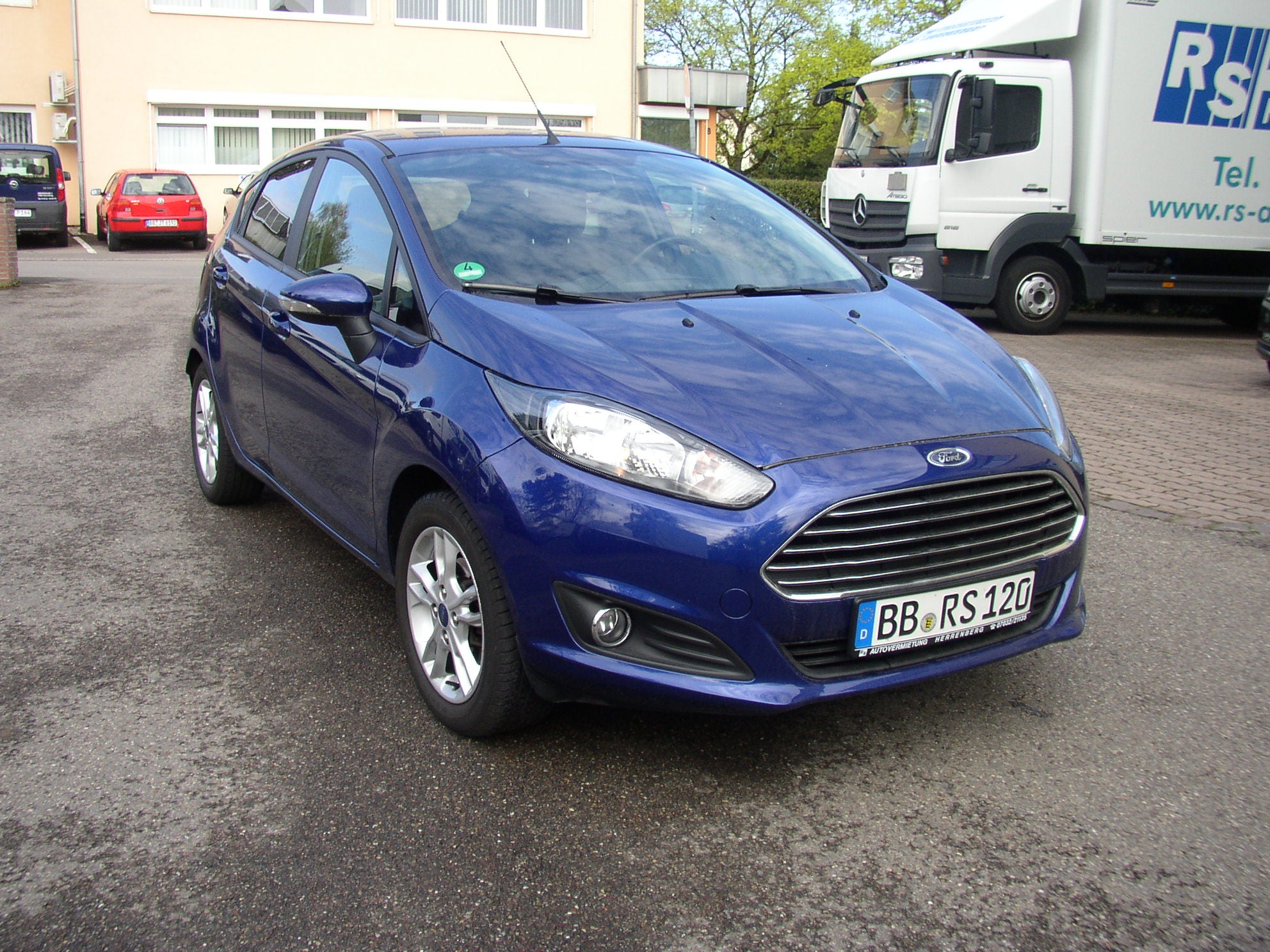 PKW Ford Fiesta mieten – 4-türig, kompakt & sparsam