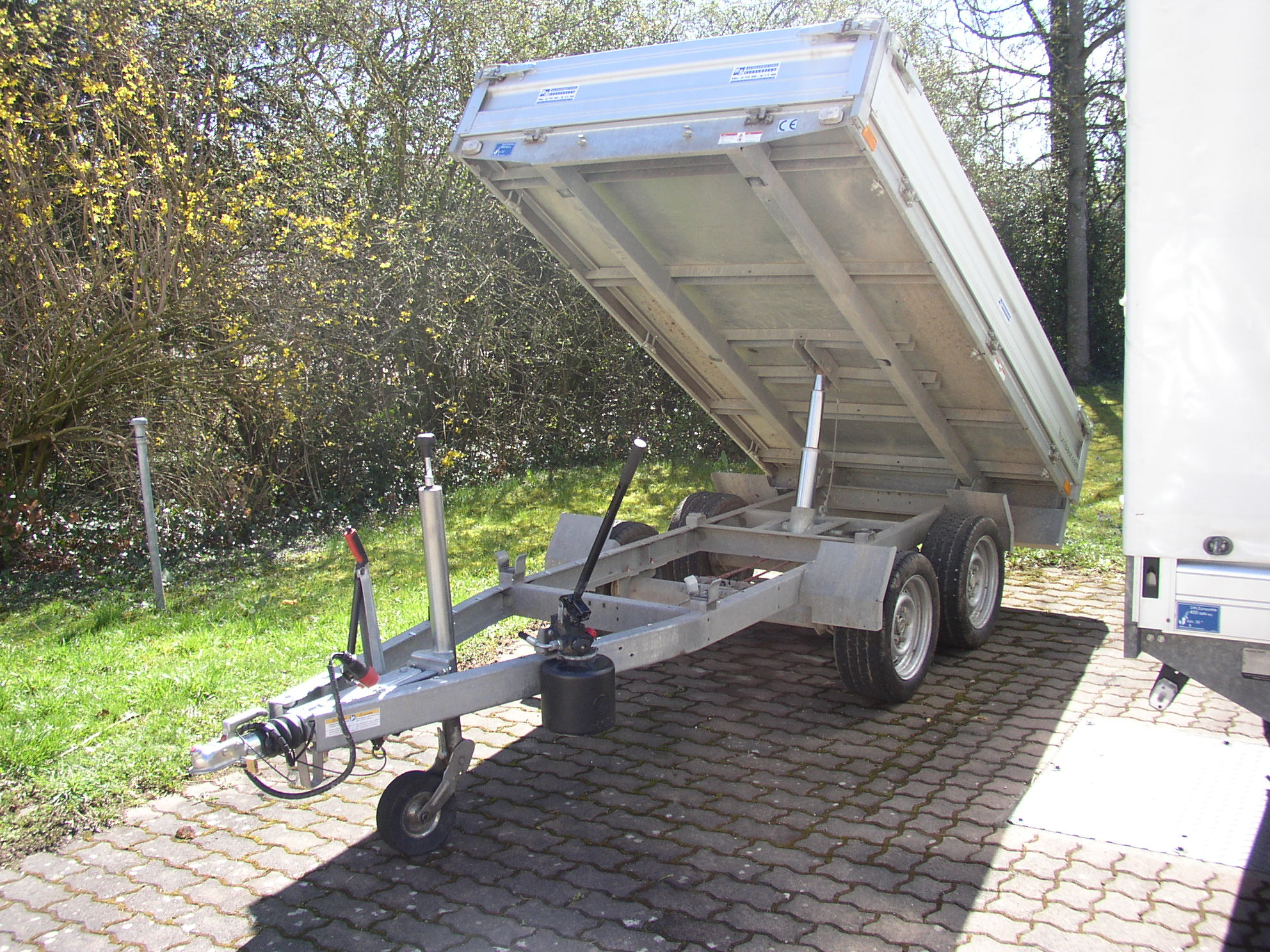 Kippanhänger mieten – 2,7 t zGG, gebremst, für Schüttgut & Gartenbau – 3