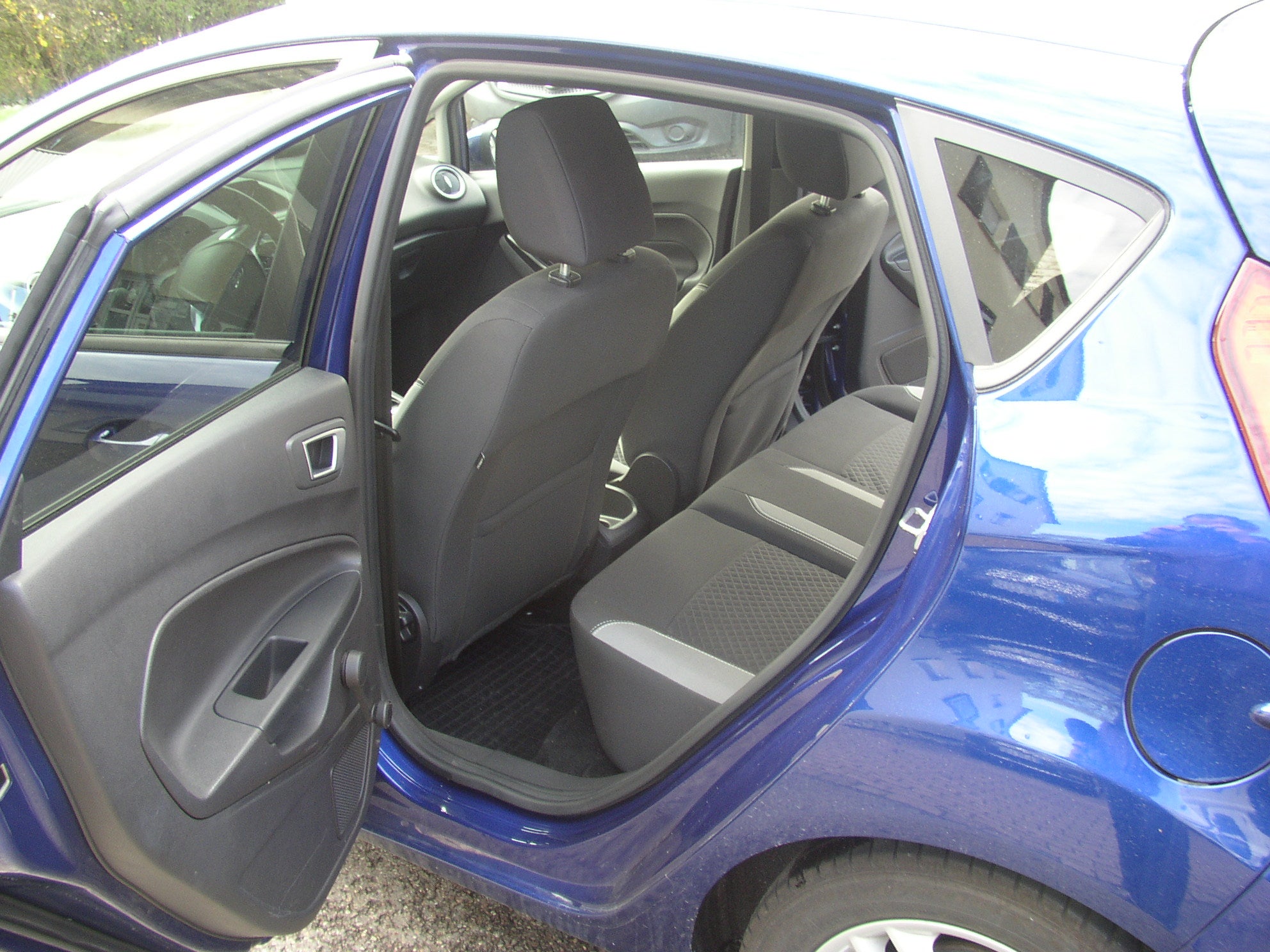 PKW Ford Fiesta mieten – 4-türig, kompakt & sparsam – 4