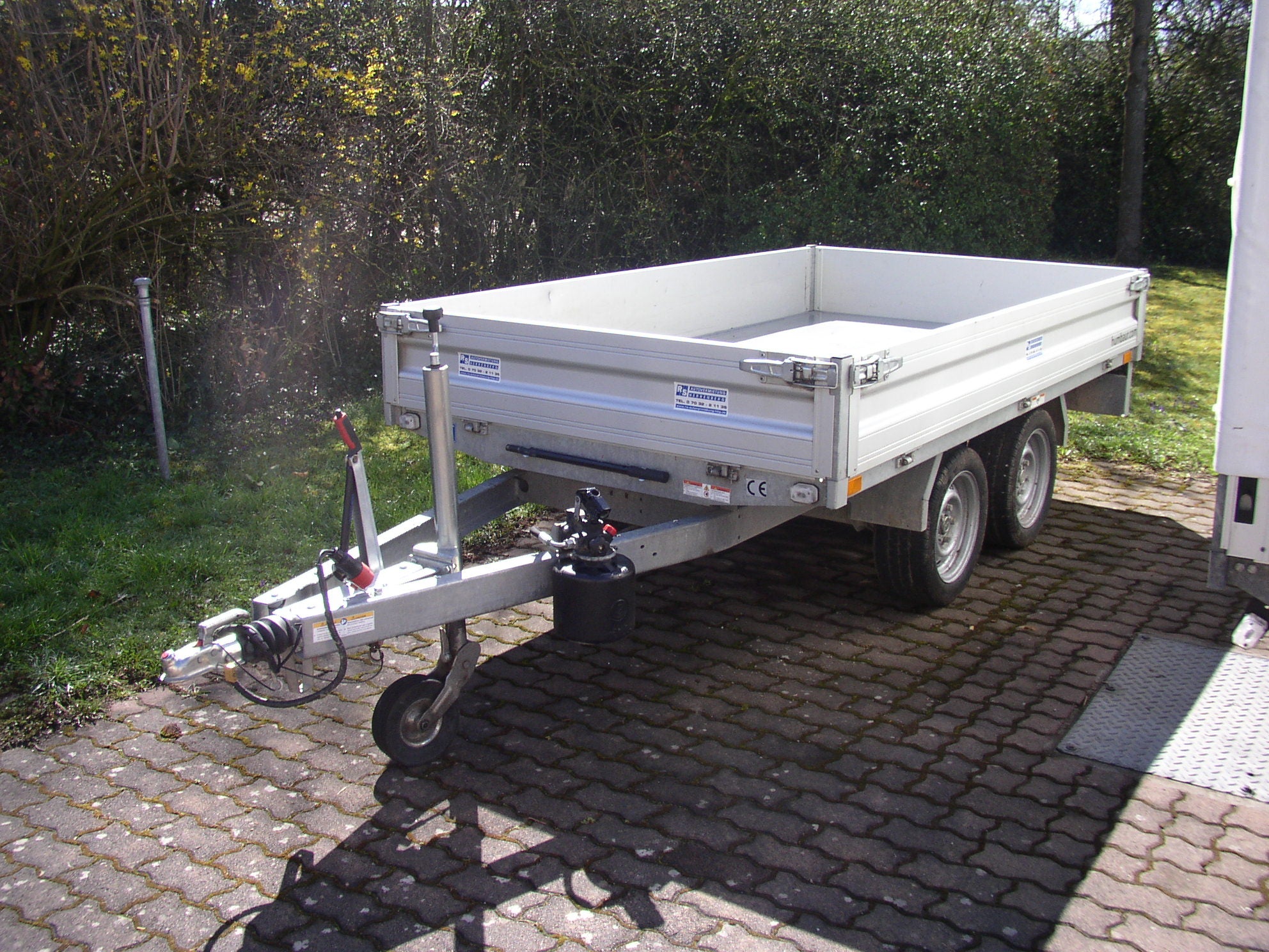 Kippanhänger mieten – 2,7 t zGG, gebremst, für Schüttgut & Gartenbau