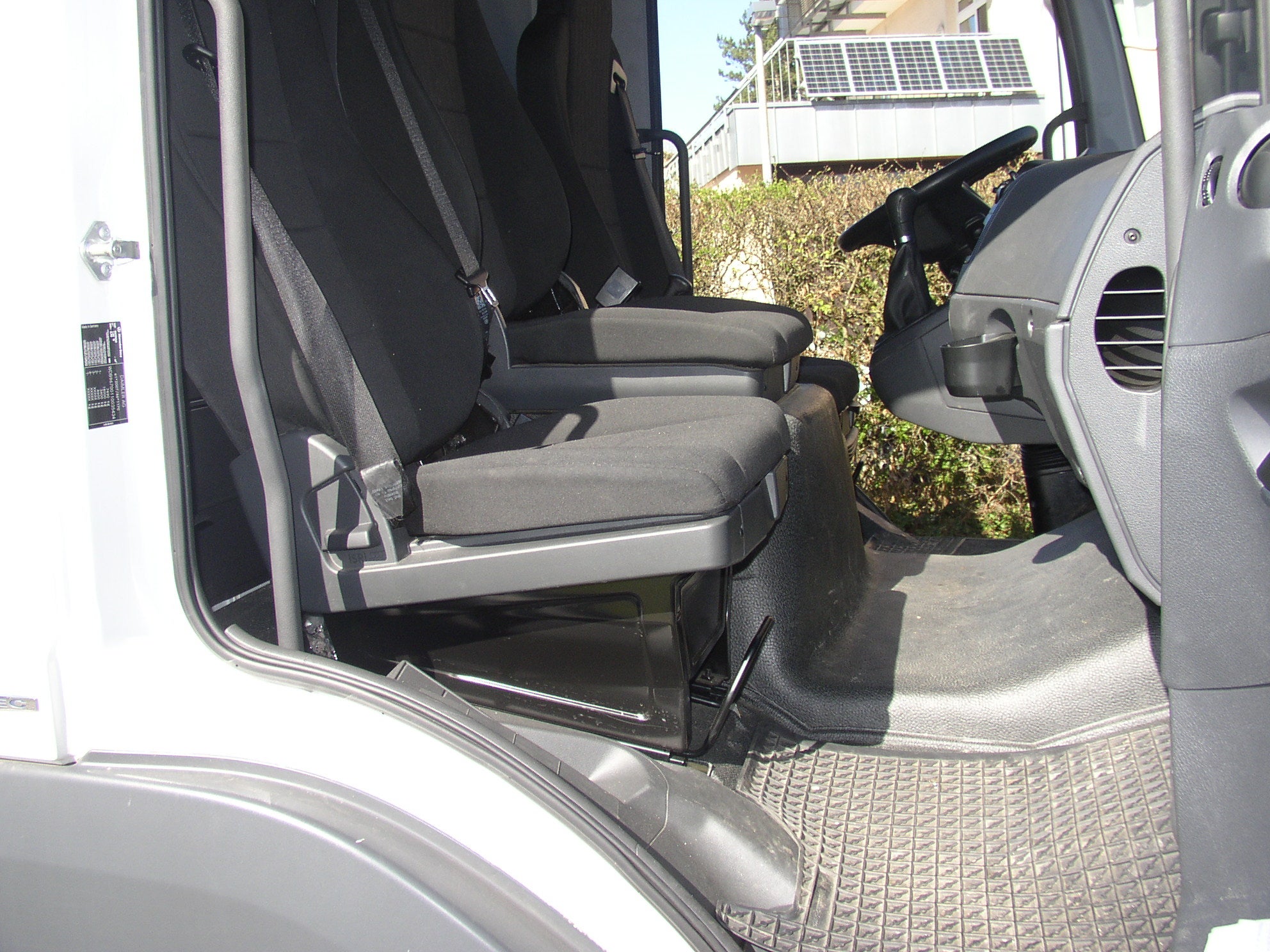 LKW 7,5 t mieten – Kofferaufbau mit Ladebordwand, 1,0 t Nutzlast – 4