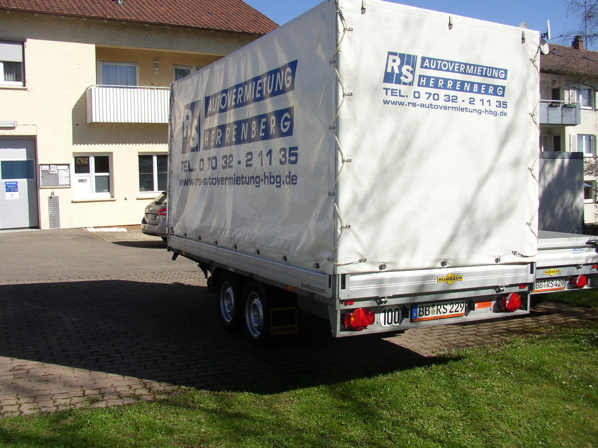 Planenanhänger mieten – 2,5 t zGG, Tandemachse, gebremst, inkl. Kasko – 2