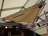 Dreiecksleinwand mieten - 5 m, in 2-Punkt-Traverse gespannt (ATC)