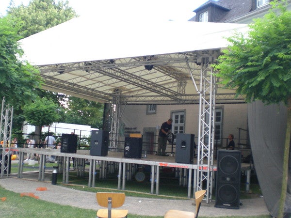 Mobile Bühne mit Traversendach mieten – 6 x 6 x 4 m inkl. Aufbau – 2