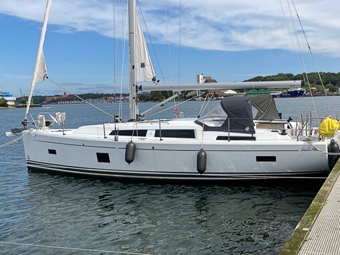 Hanse 388 (22-24) ab Breege mieten bei MOLA Yachting