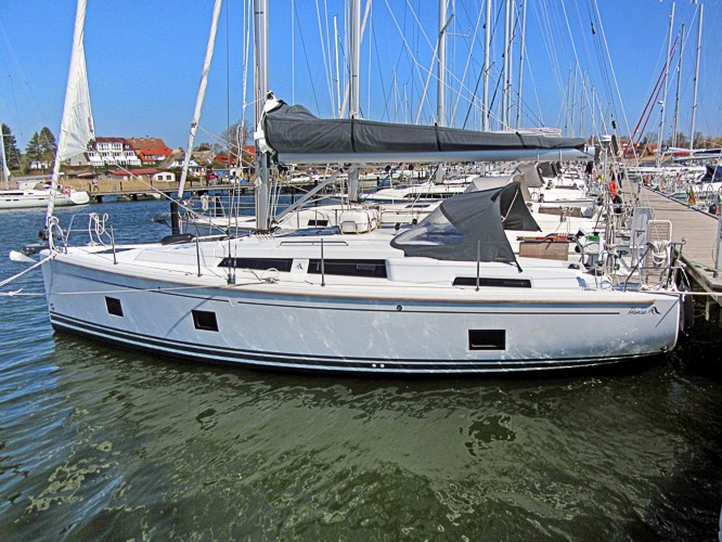 Hanse 418 (22-24) ab Rostock mieten bei MOLA Yachting