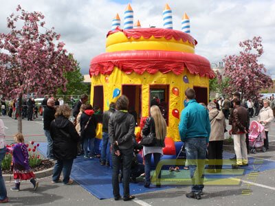 Hüpfburg Geburtstagstorte mieten bei Oppermann Events