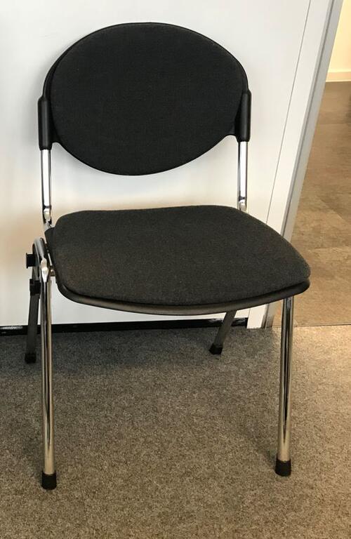 Polsterstuhl anthrazit mit Reihenverbinder mieten bei Horn Verleihservice