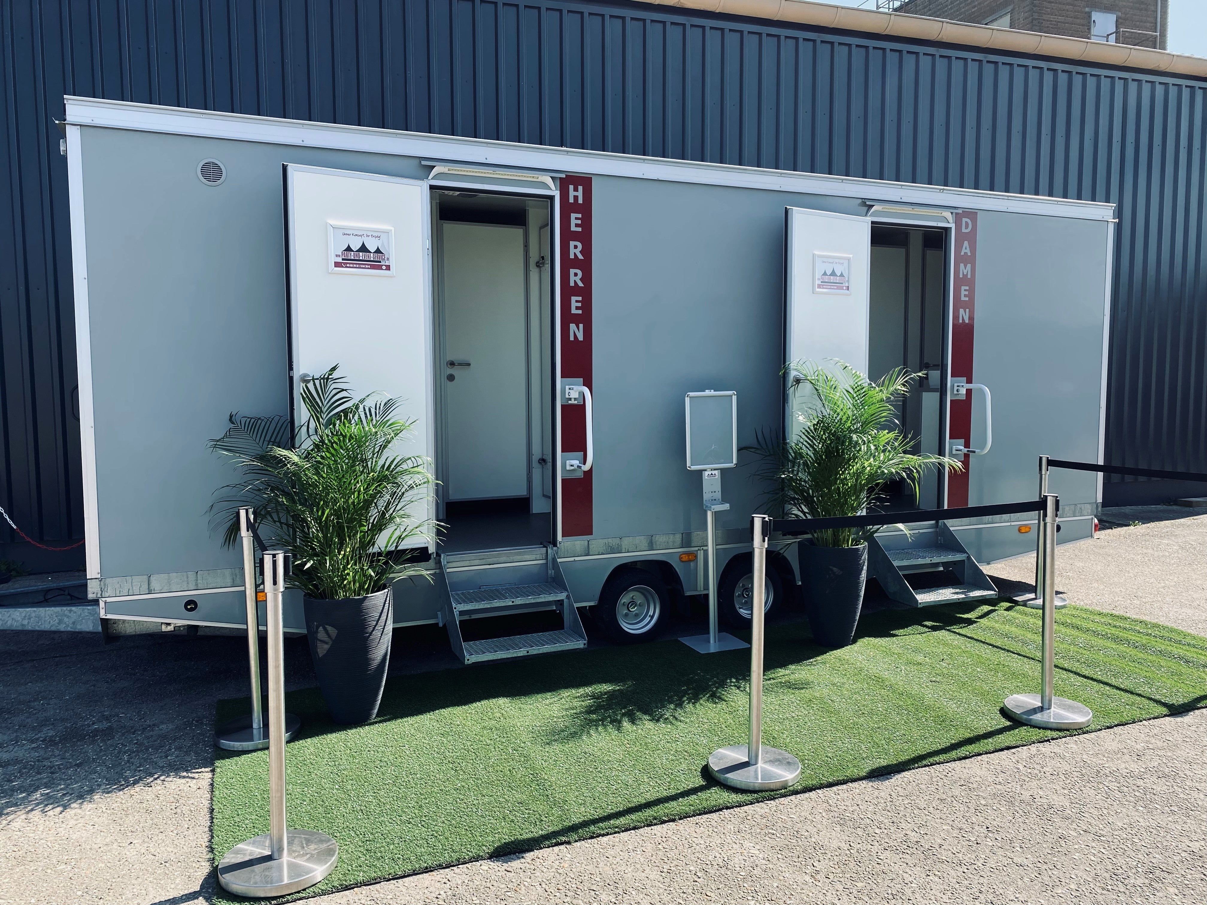 Toilettenwagen mieten – Toilettentrailer in Größen von XS bis XXL – 3