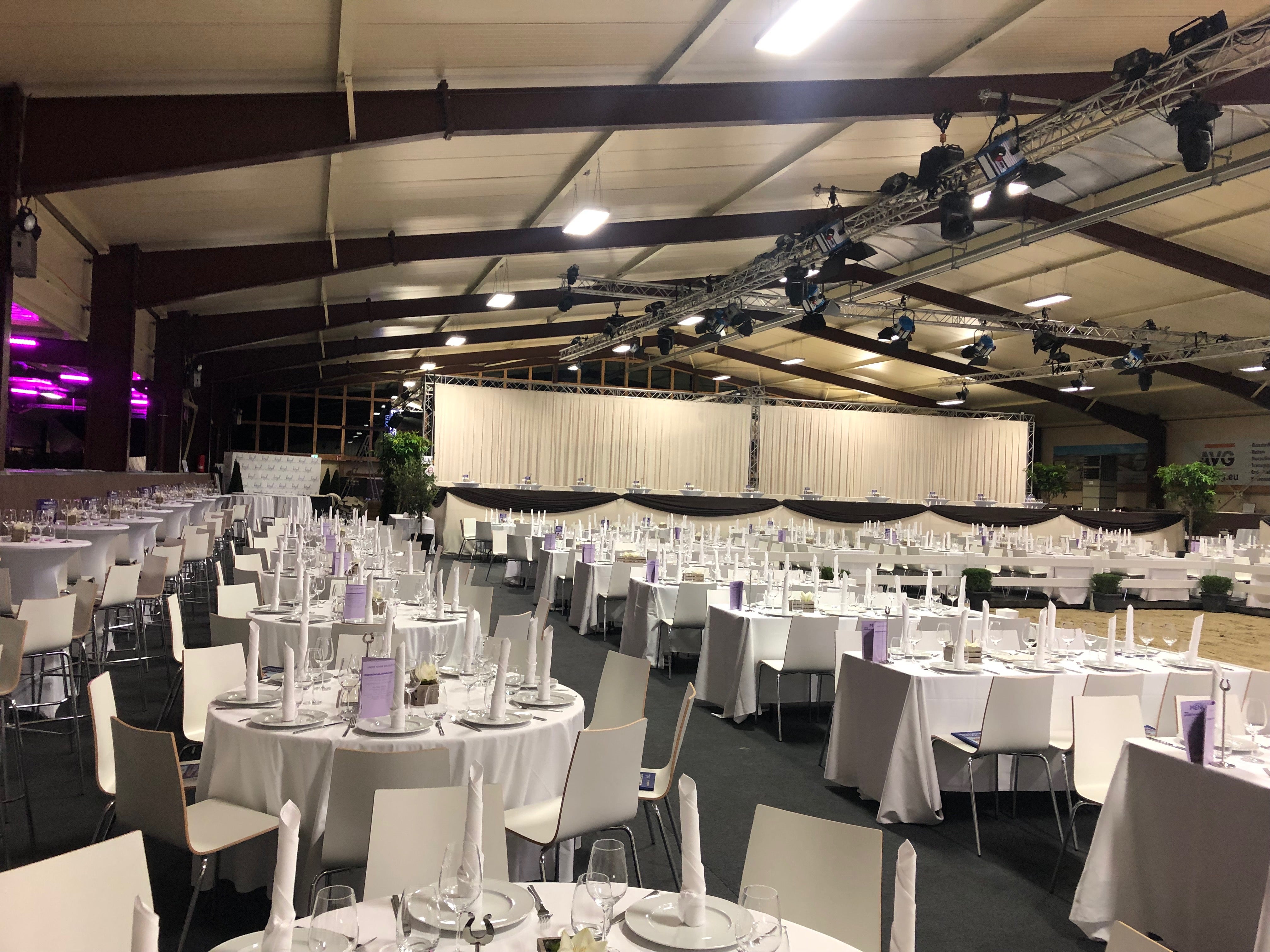 Banketttisch mieten – runde & eckige Klapptische für Hochzeit & Event – 3