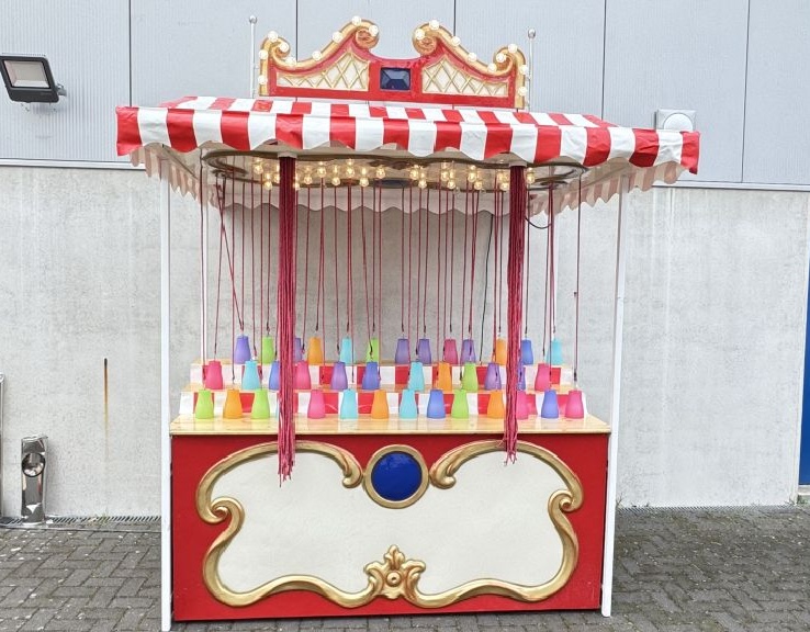 Nostalgiestand “ Fäden ziehen „ mieten bei Crypton Event