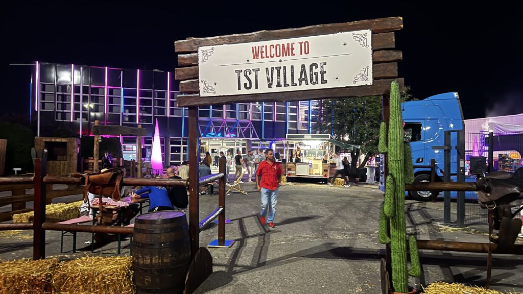 Western Eingangsportal mieten bei Crypton Event