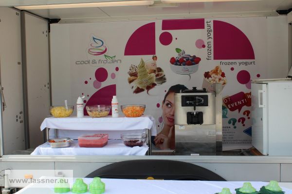 Frozen Yogurt Mobil mieten bei Lassner Catering & Eventausstatter