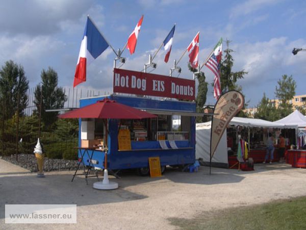 Kompletter Spezialitätenwagen süss mieten bei Lassner Catering & Eventausstatter