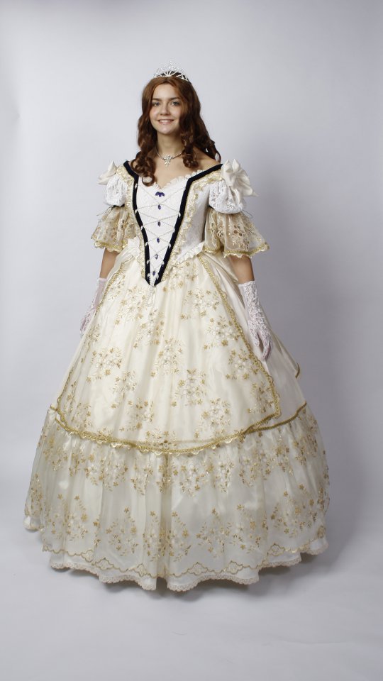 Sissikleid – Rokoko Outfit – Creme-Gold (Kleid, Reifrock und Pompadur) mieten