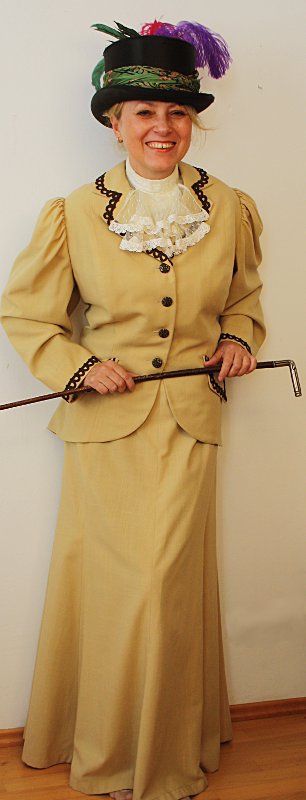 Jahrhundertwende – Biedermeier Outfit – Damen – Beige (Jacke, Rock und Jabot) mieten