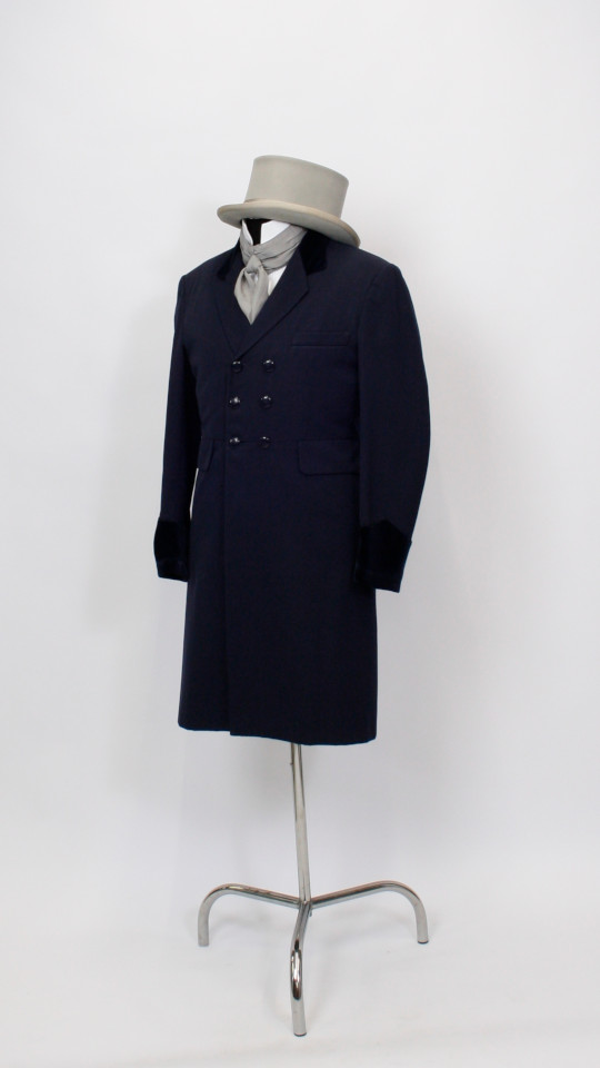 Jahrhundertwende – Biedermeier Outfit – Herren – Nachtblau (Hemd und Binder/Plastron) miet