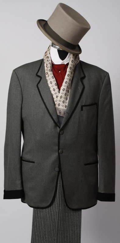 Jahrhundertwende – Biedermeier Outfit – Herren – Grau-Rot (Hemd, Plastron und Manschettenk