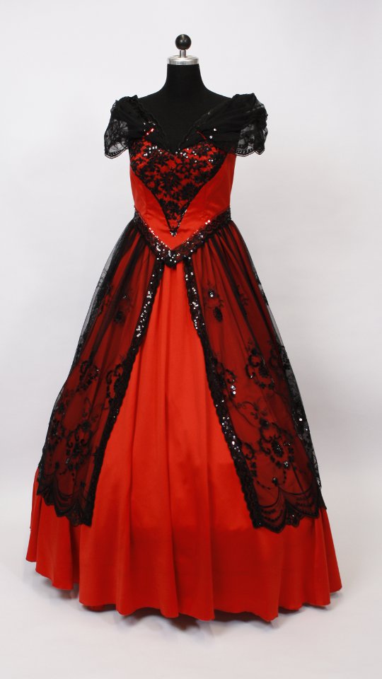 Sissikleid – Ballkleid – Rokoko Outfit in Rot-Schwarz (Kleid, Reifrock und Kette) mieten