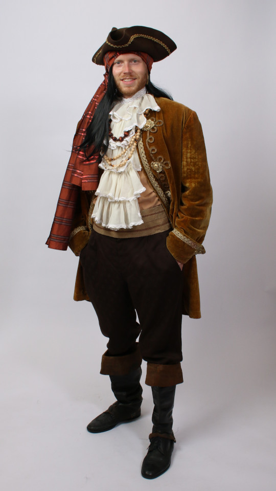 Pirat Outfit – Ocker (Samtfrack und 2 Ketten) mieten