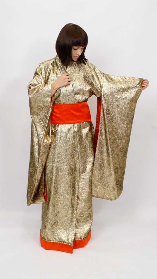 Japanische Tracht – Kimono – Gold-Orange (Kimono, Gürtel und Tasche) mieten