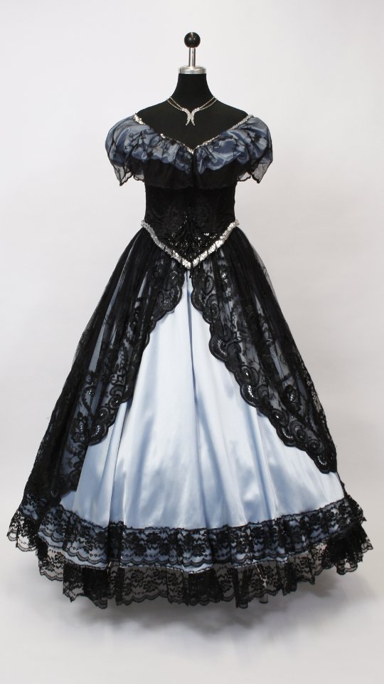 Sissikleid – Ballkleid – Rokoko Outfit in Schwarz-Hellblau (Kleid, Reifrock, Kette) mieten
