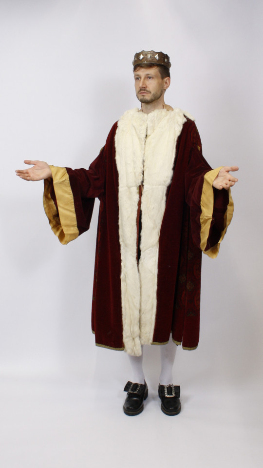 Königsmantel – König Outfit – Rot (Mantel, Krone, Kniestrümpfe und Schuhschleifen) mieten