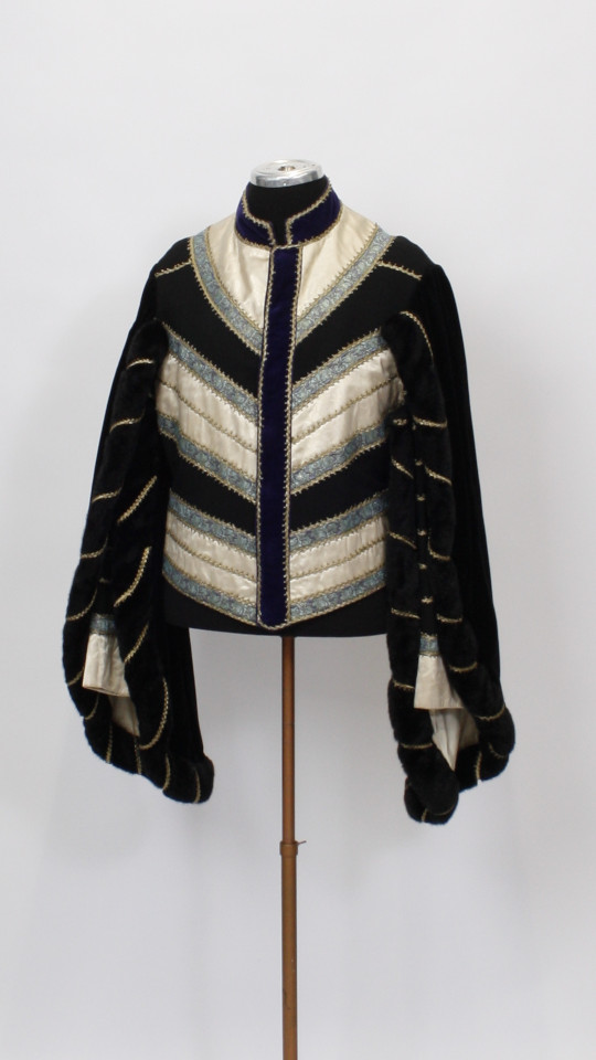 Mittelalter – Edelmann Outfit – Schwarz-Beige (Jacke und Barett) mieten