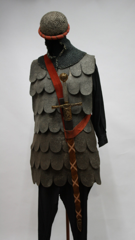 Ritter – Mittelalter (Brustpanzer und Kettenhut) mieten