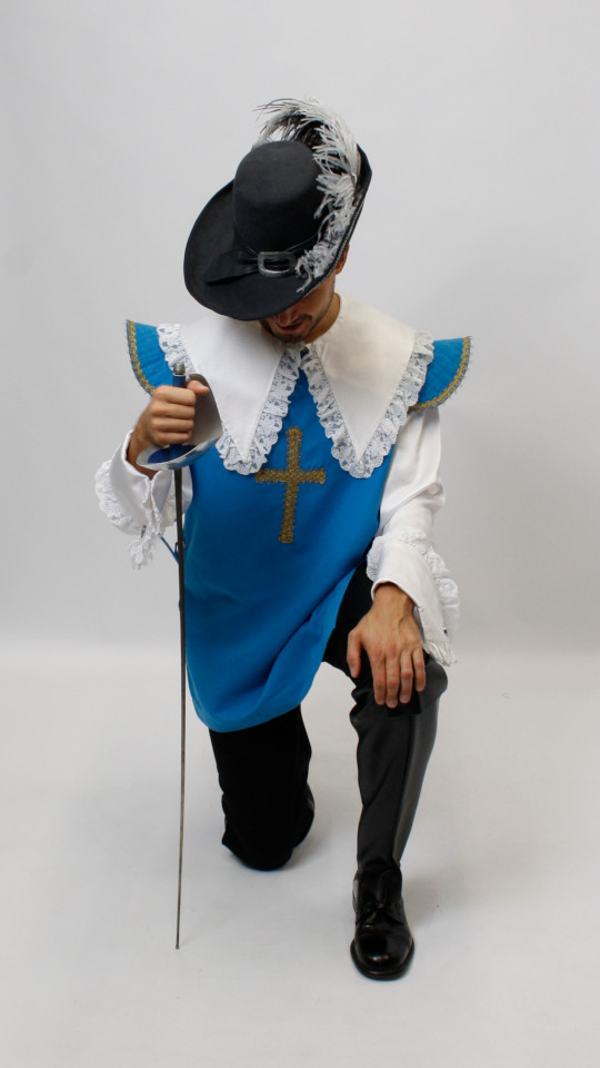 Musketier Outfit – Hellblau (Überwurf, Hemd und Hut) mieten