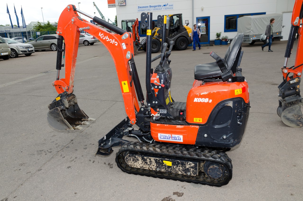 Minibagger - mit einem Tieflöffel – 1,0 t Kubota U10 / K008 / Develon DX10 mieten mieten