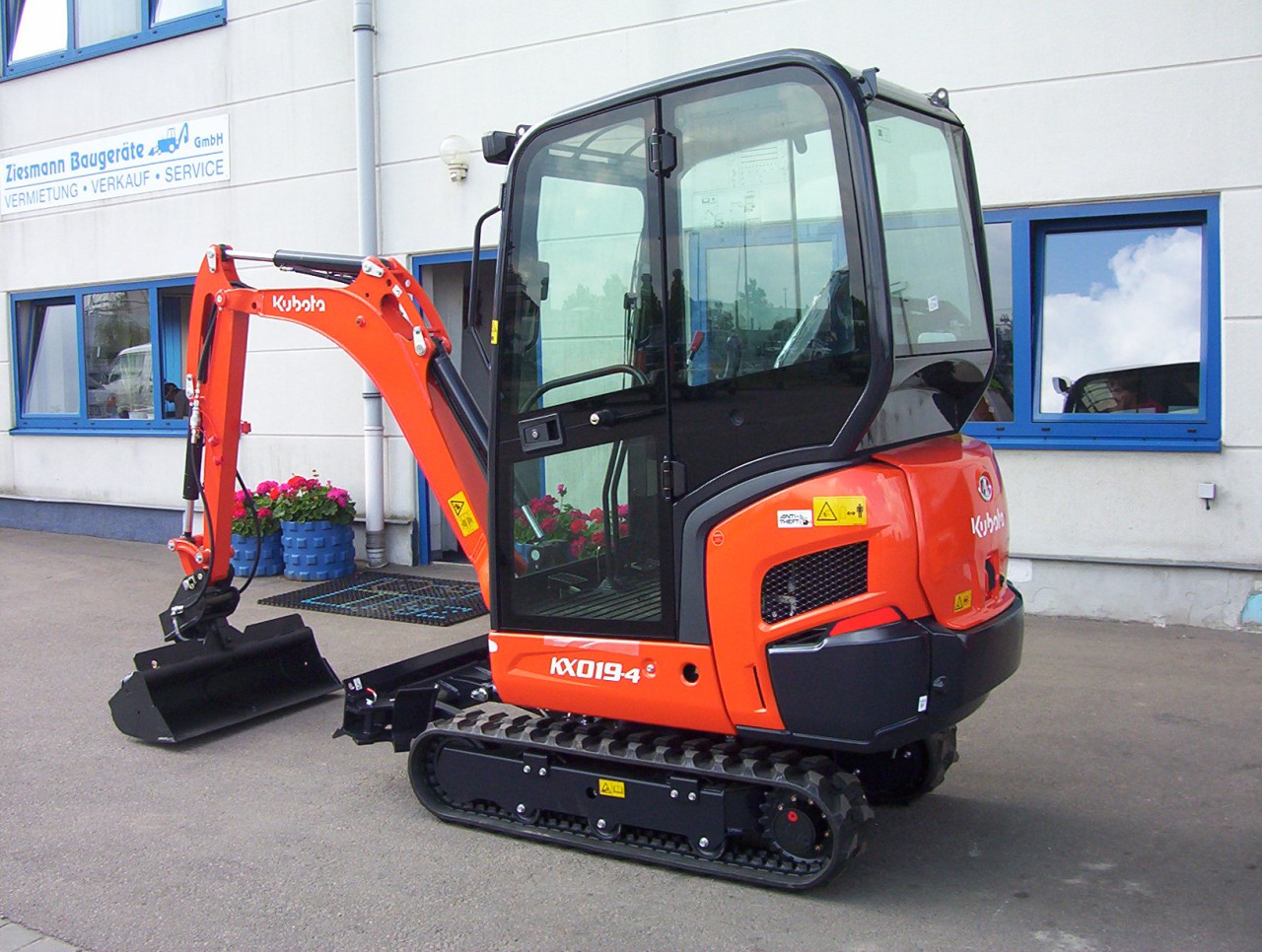 Minibagger - mit einem Tieflöffel – 1,9 t Kubota KX019 mieten bei Ziesmann Baugeräte
