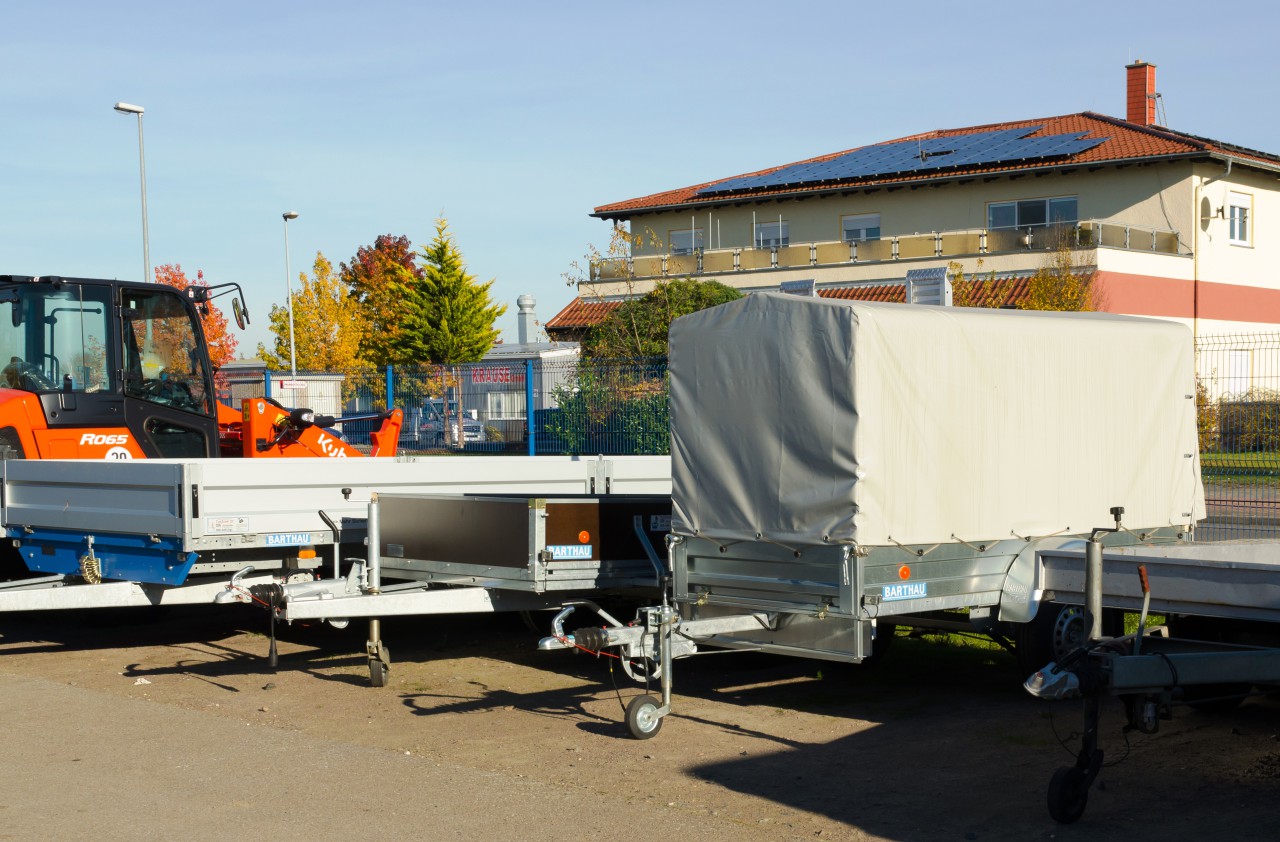 Maschinentransportanhänger Nutzlast 2,8 t mieten bei Ziesmann Baugeräte