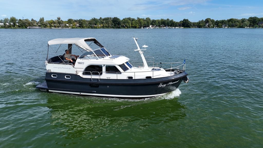 Linssen GS 30.9 AC "Grey Flannel" mieten bei Yachtcharter Werder