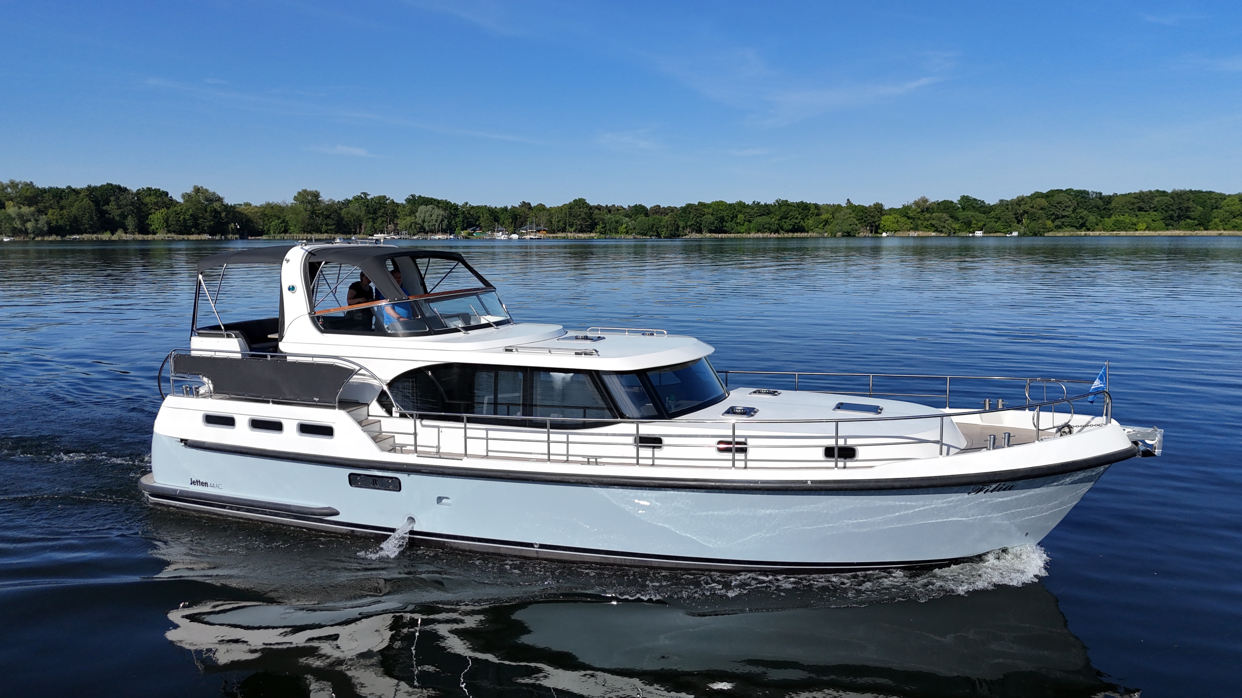 Jetten 44 AC "Filia" mieten bei Yachtcharter Werder