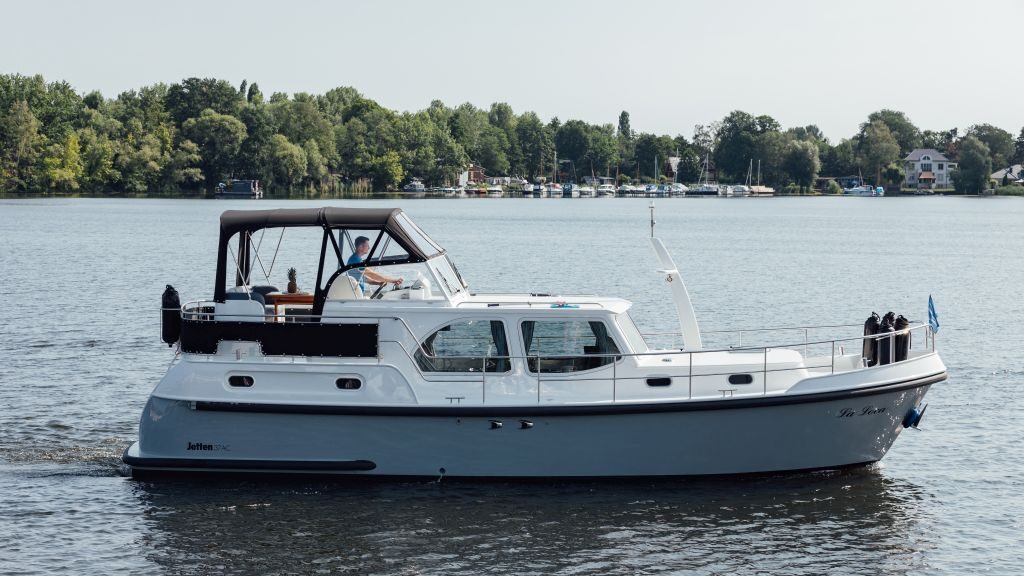 Jetten 37 AC "La Loca" mieten bei Yachtcharter Werder