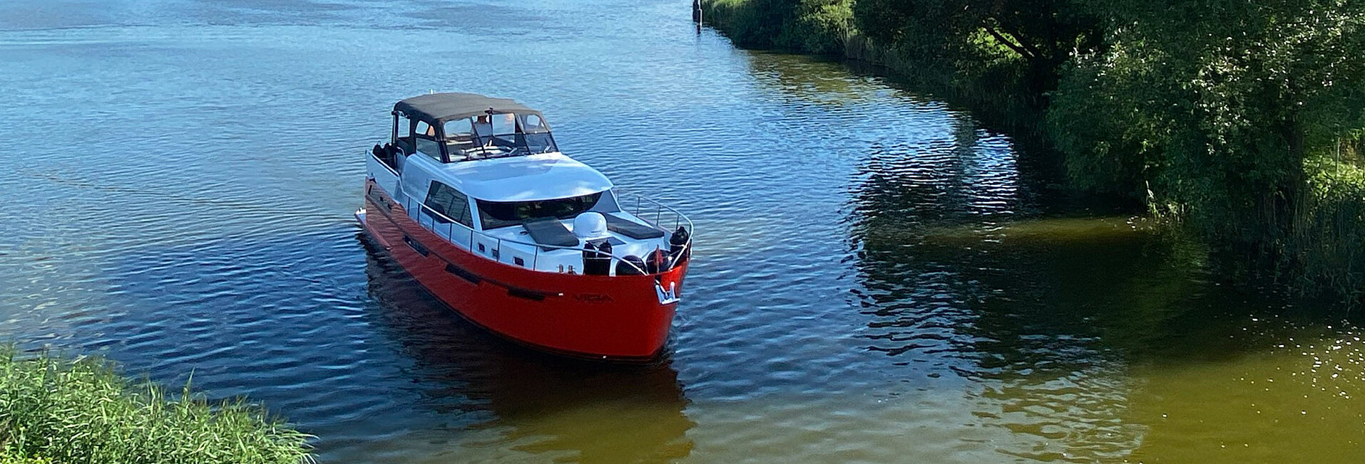 Vida - Discovery 47AC Luxury mieten bei Müritz-Yacht-Management