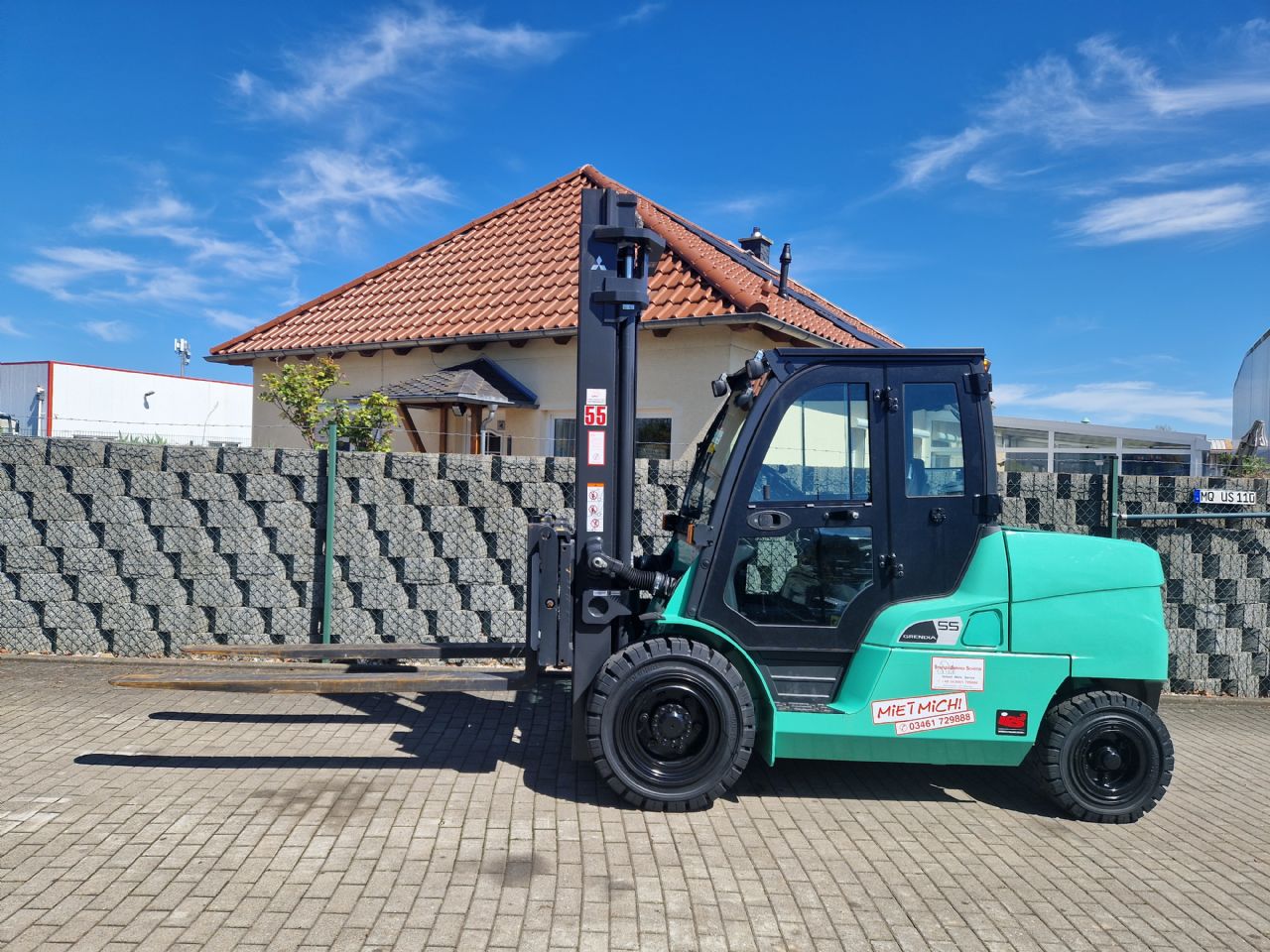 Mitsubishi FD55N3 mieten bei Stapler-Service Schütze