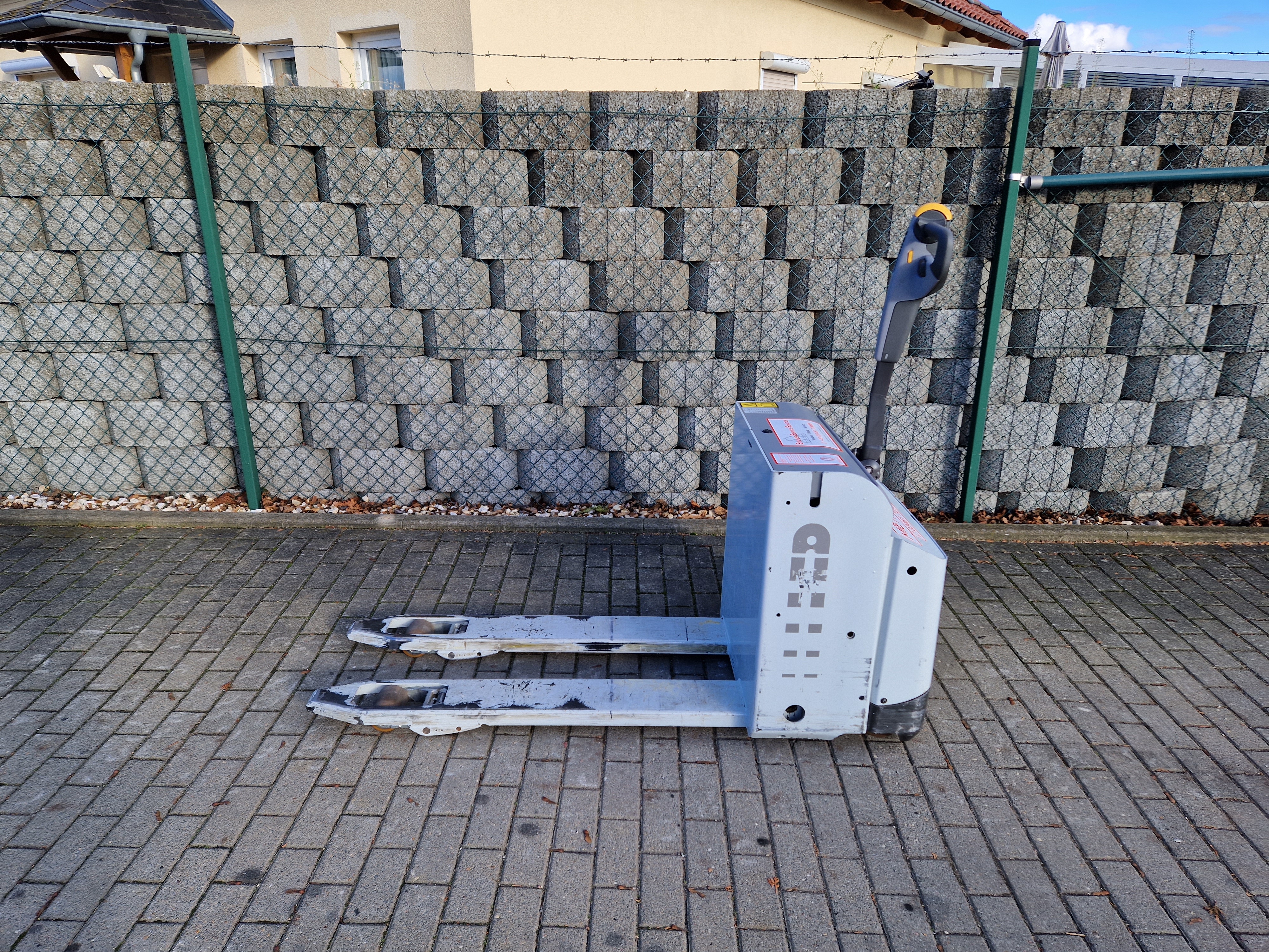 UniCarriers PLL180AC mieten bei Stapler-Service Schütze
