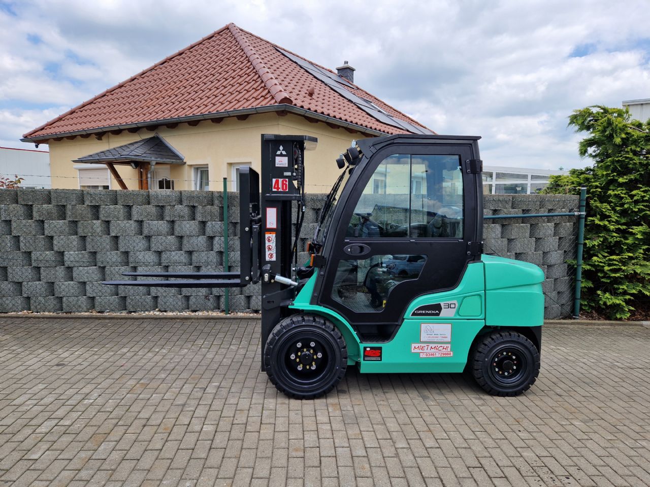 Mitsubishi FD30N3 mieten bei Stapler-Service Schütze