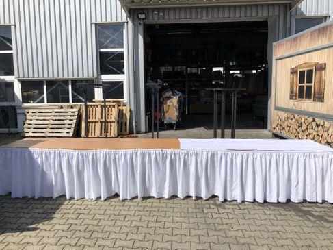 Tischskirting mieten – weißer Tischbezug 410 x 72 cm mit Plissee