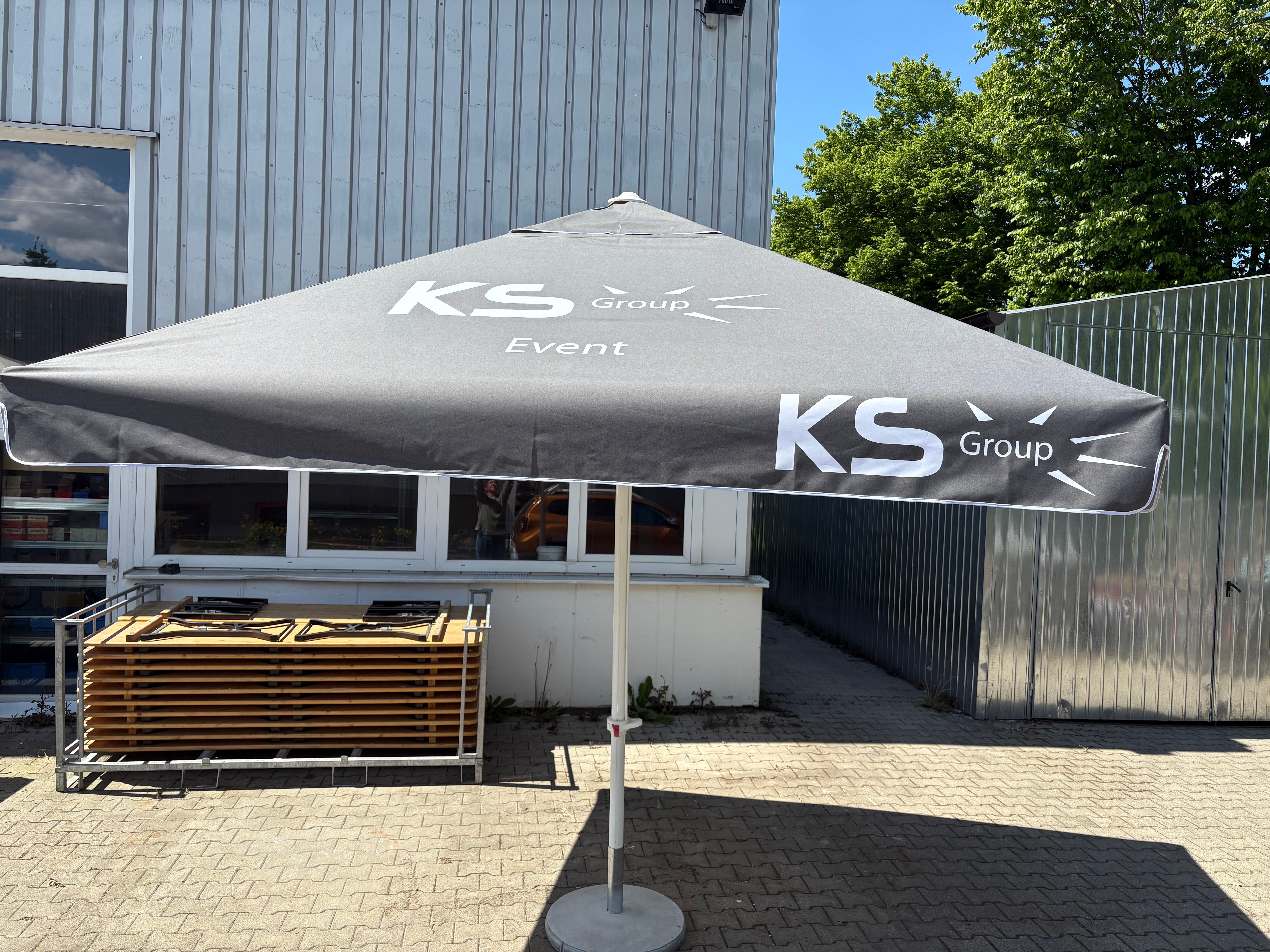 Sonnenschirm 3x3 m mieten – Teleskop-Schirm mit Aluminiumrahmen inkl. Ständer – 3