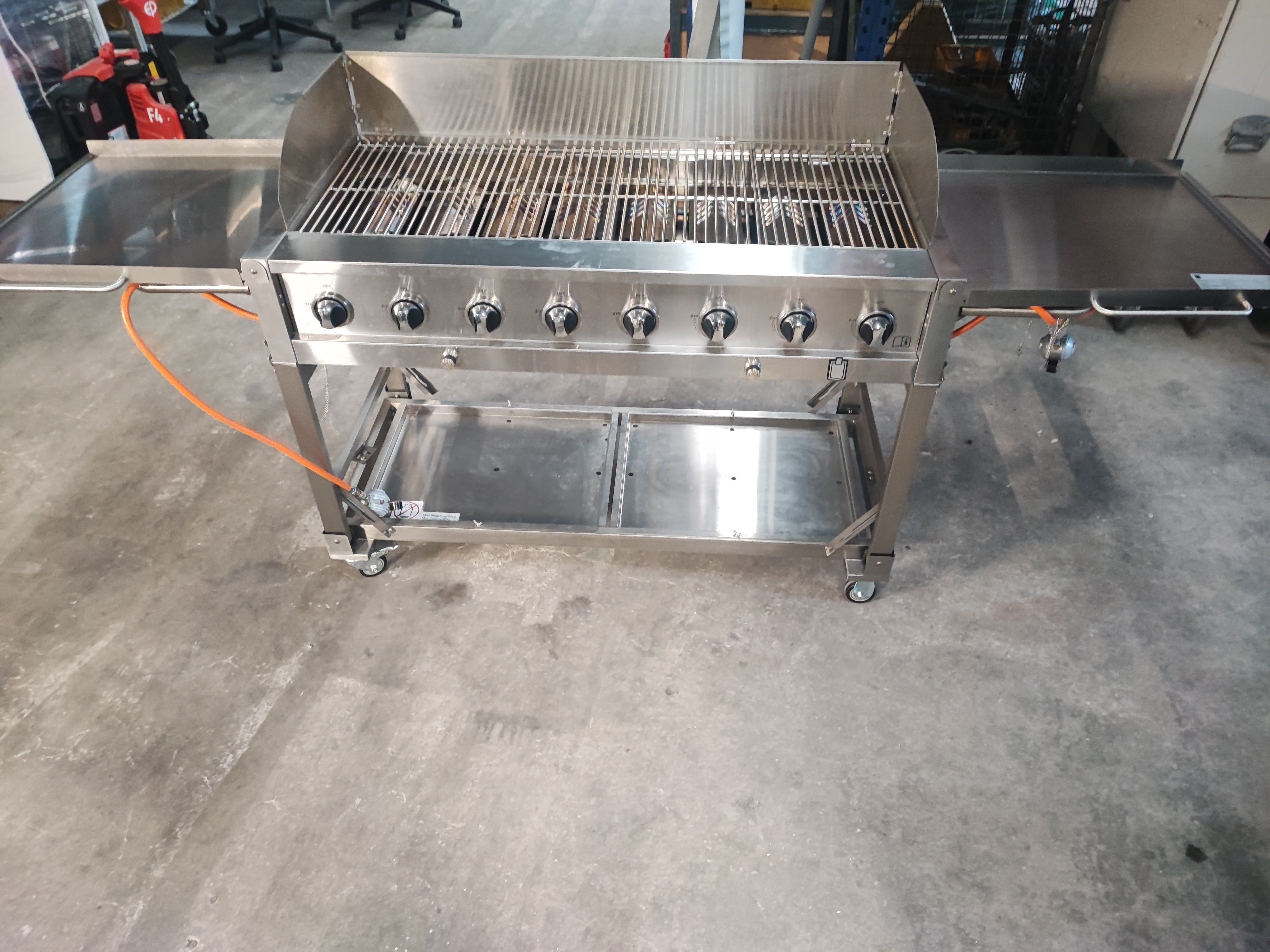 Profi-Gasgrill mieten – 8-Brenner-Gasgrill auf Rollen, Grillfläche 123x49 cm