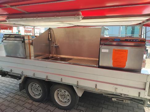 Spülmobil mieten – mobiler Geschirrspülanhänger mit roter Plane – 2