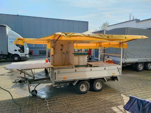 Spülmobil mieten – Einachsanhänger mit Gewerbespülmaschine, gelbe Plane – 3