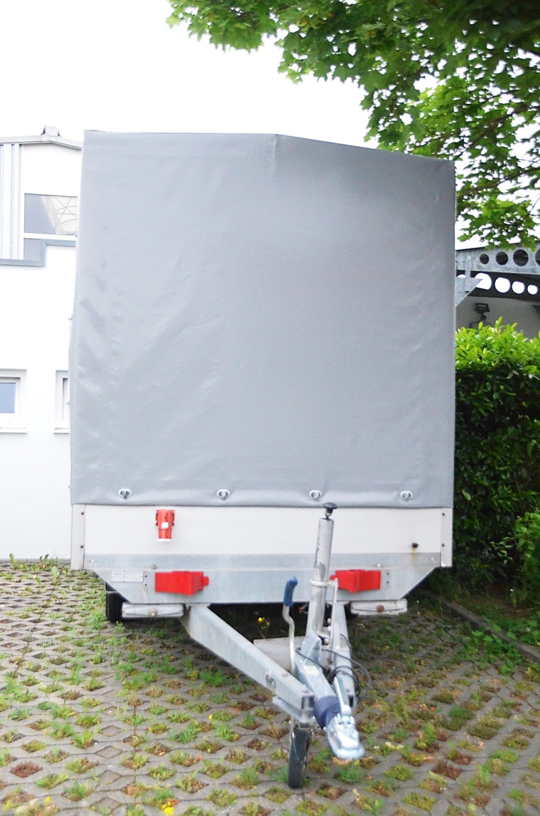 Spülmobil mieten – begehbarer Doppelachsanhänger mit 2 Gewerbespülmaschinen – 3