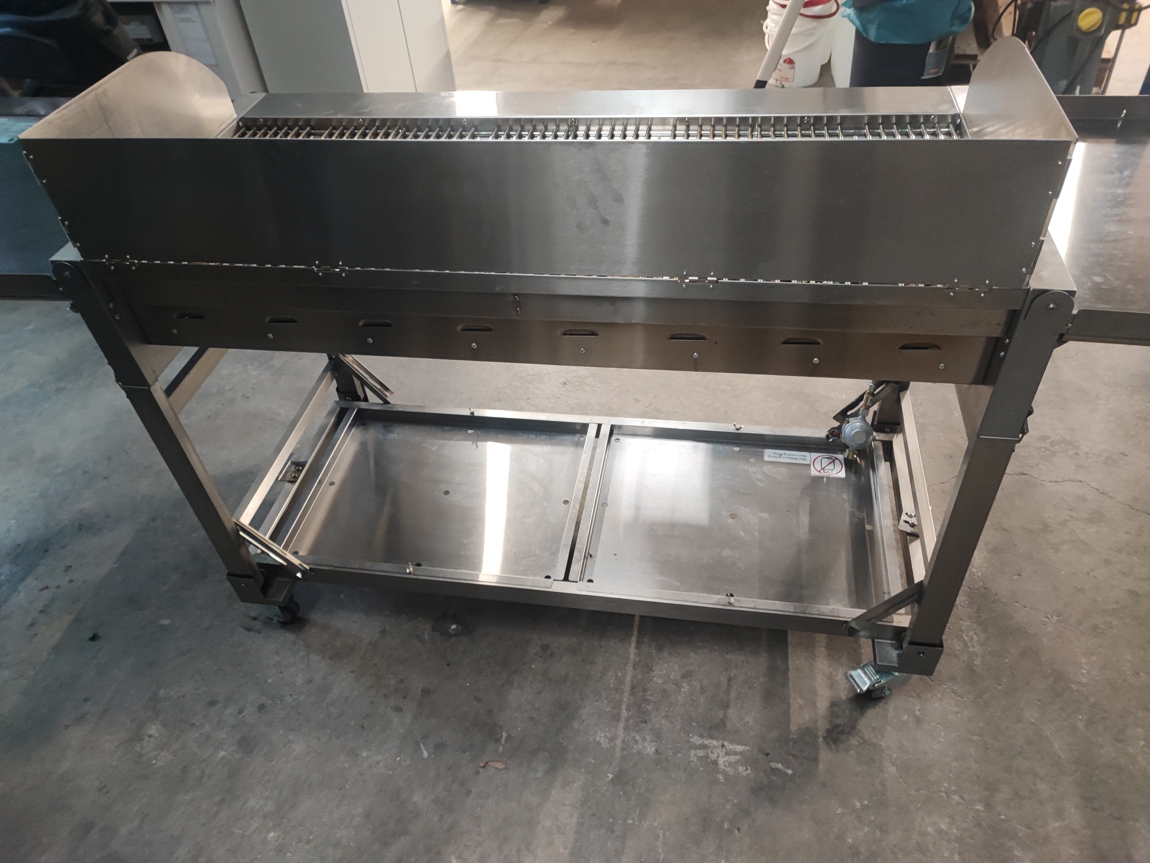 Profi-Gasgrill mieten – 8-Brenner-Gasgrill auf Rollen, Grillfläche 123x49 cm – 3